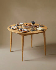 Veneto Italia Tables Erie round extendible dining table