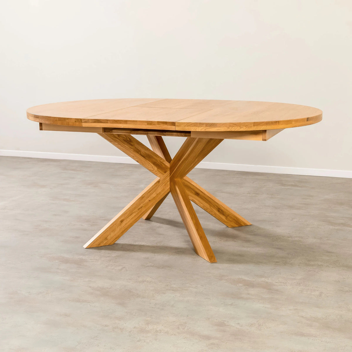 Laukaa Round Extendable Dining Table