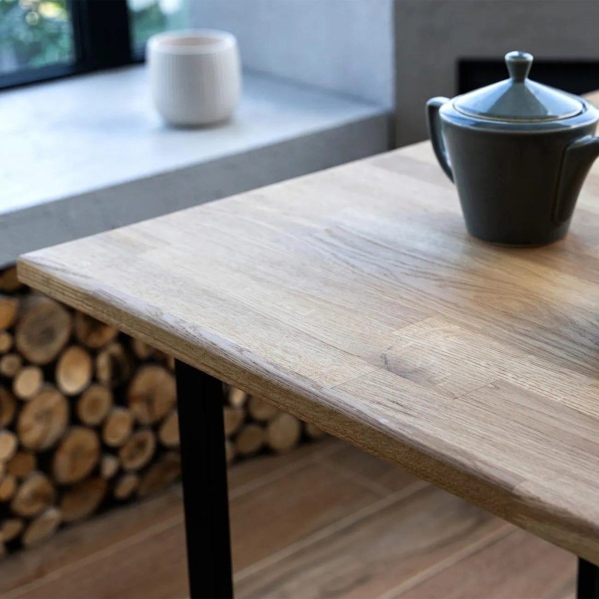 Murphy Dining table